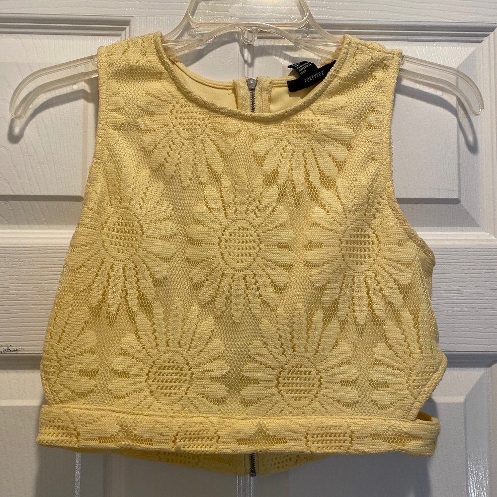 Forever 21 Pastel Yellow Floral Lace Crop Top - Size M